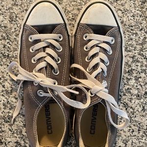 Women’s converse shoes 6.5 Low tops